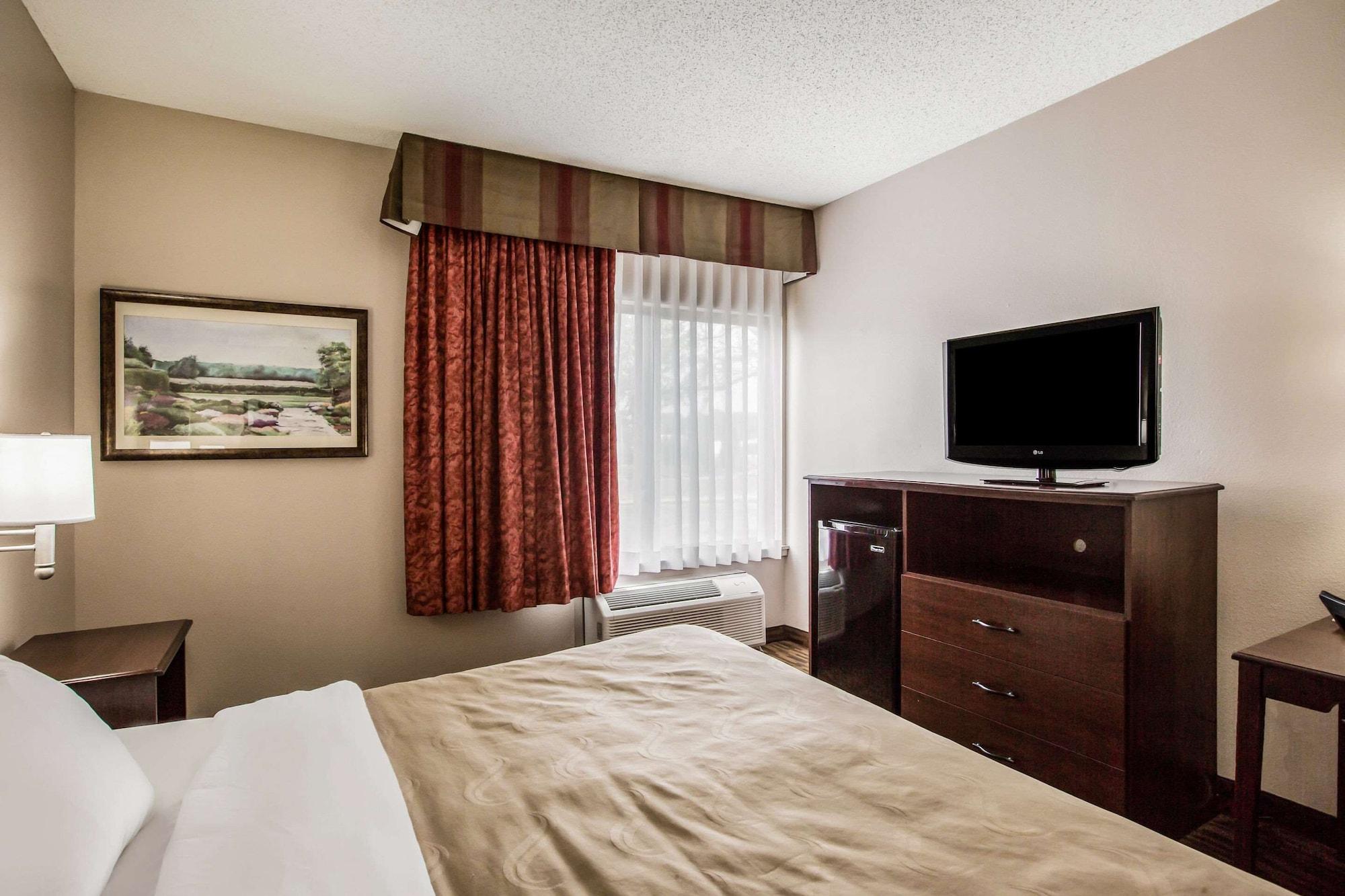 Quality Inn & Suites Lawrence - University Area Ngoại thất bức ảnh