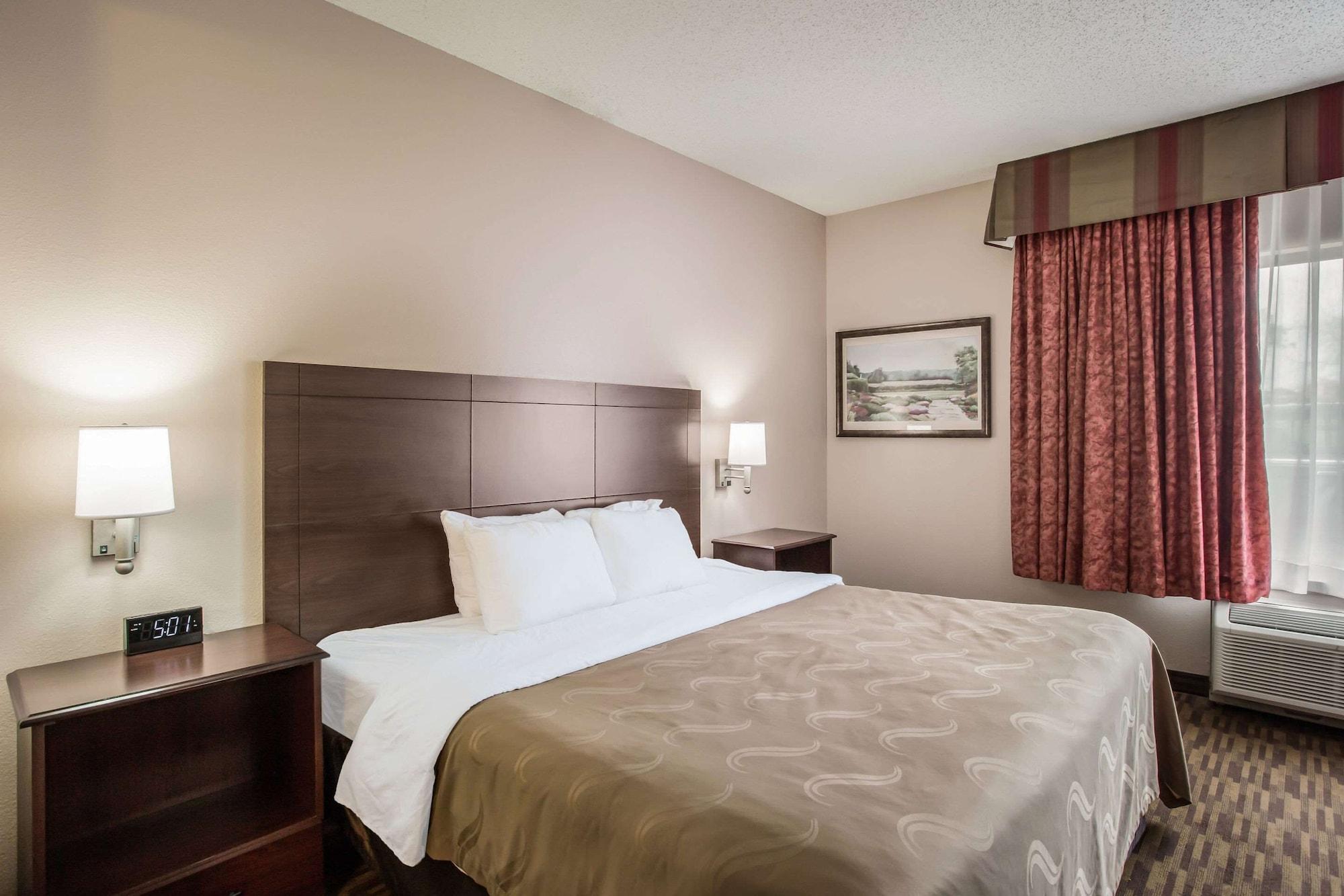 Quality Inn & Suites Lawrence - University Area Ngoại thất bức ảnh