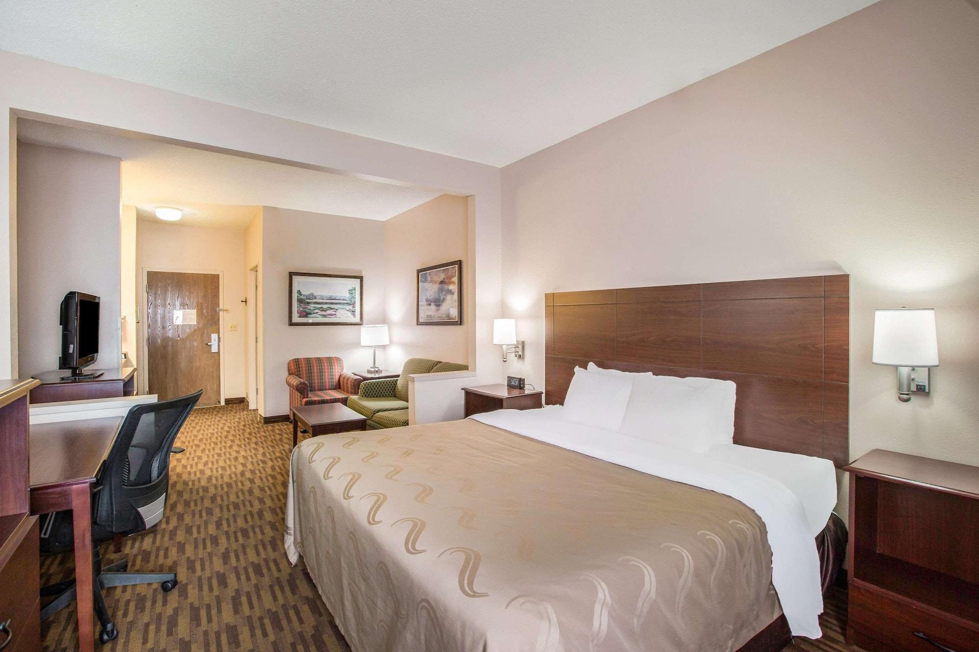 Quality Inn & Suites Lawrence - University Area Ngoại thất bức ảnh