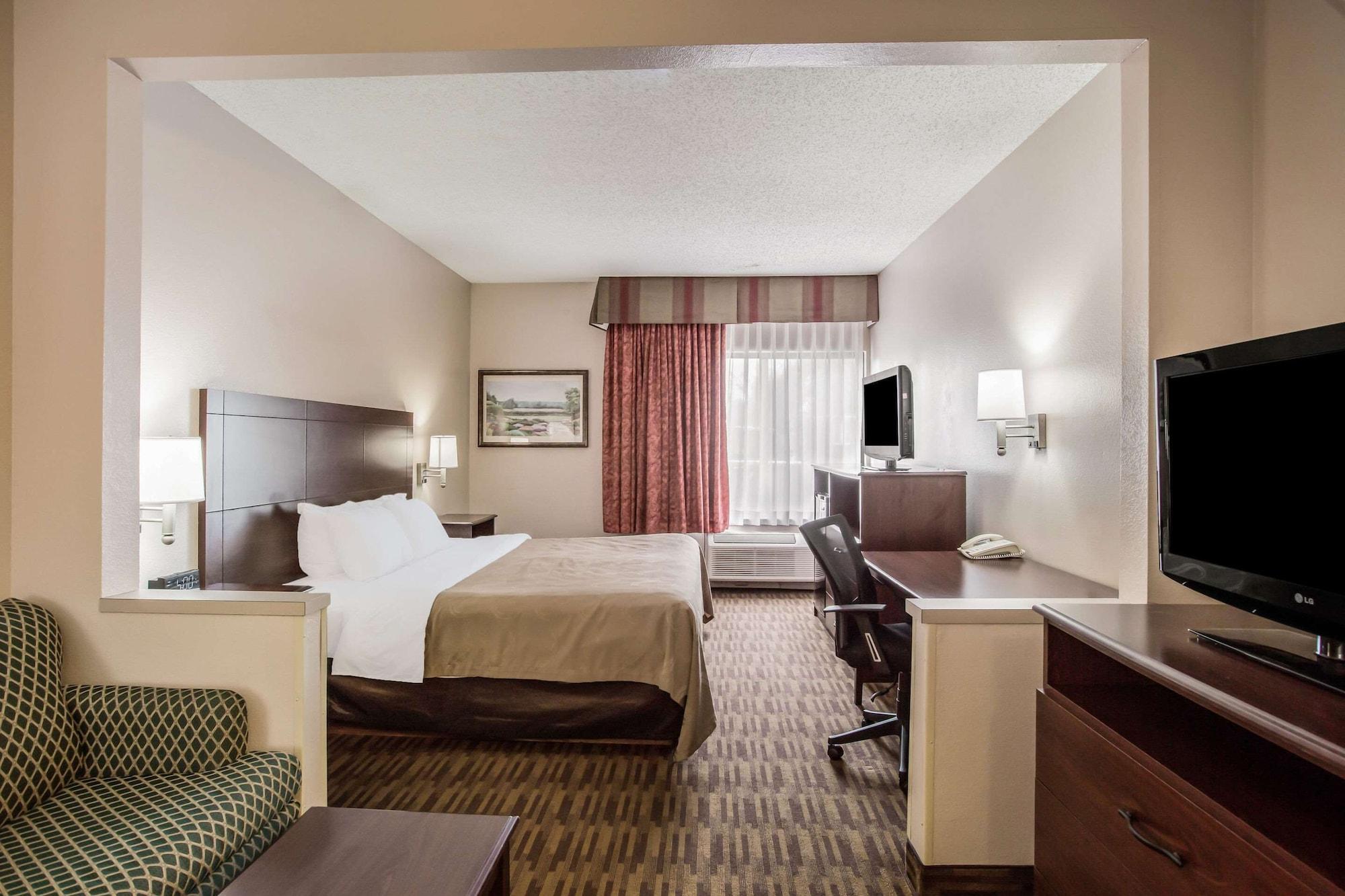 Quality Inn & Suites Lawrence - University Area Ngoại thất bức ảnh