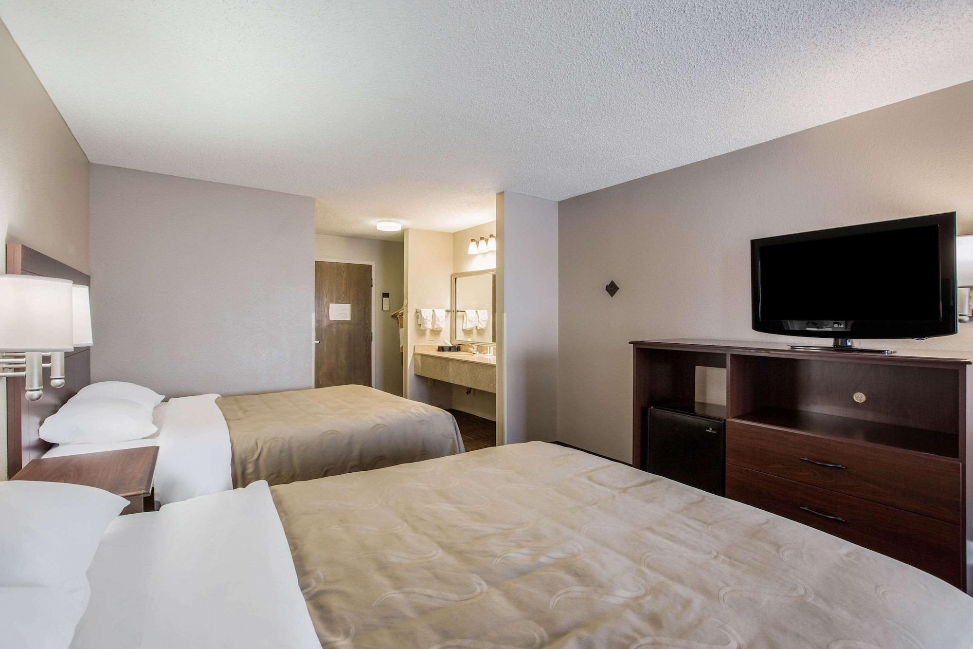 Quality Inn & Suites Lawrence - University Area Ngoại thất bức ảnh