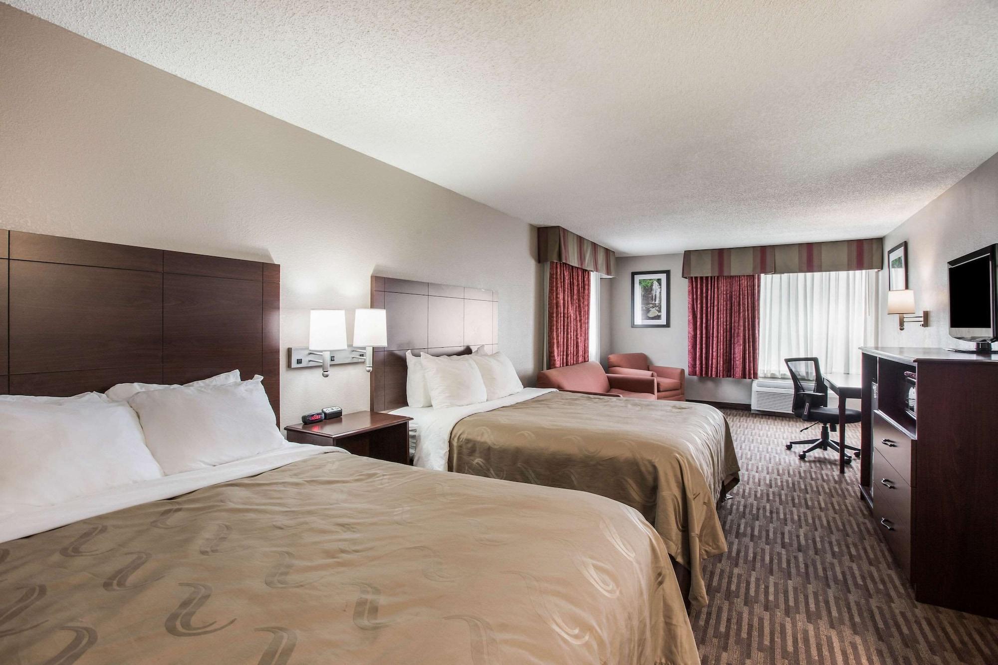 Quality Inn & Suites Lawrence - University Area Ngoại thất bức ảnh