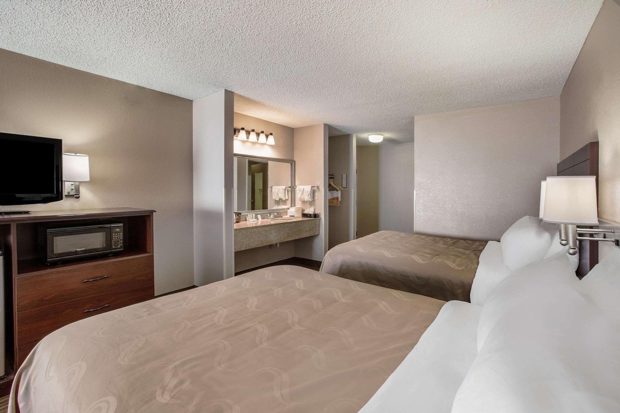 Quality Inn & Suites Lawrence - University Area Ngoại thất bức ảnh