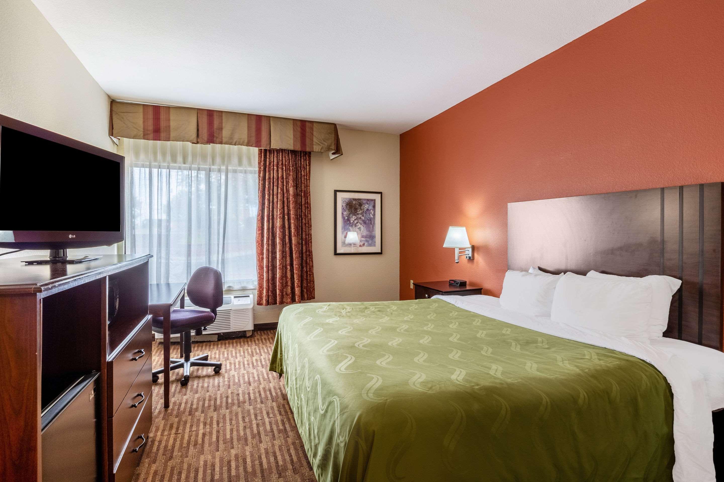 Quality Inn & Suites Lawrence - University Area Ngoại thất bức ảnh
