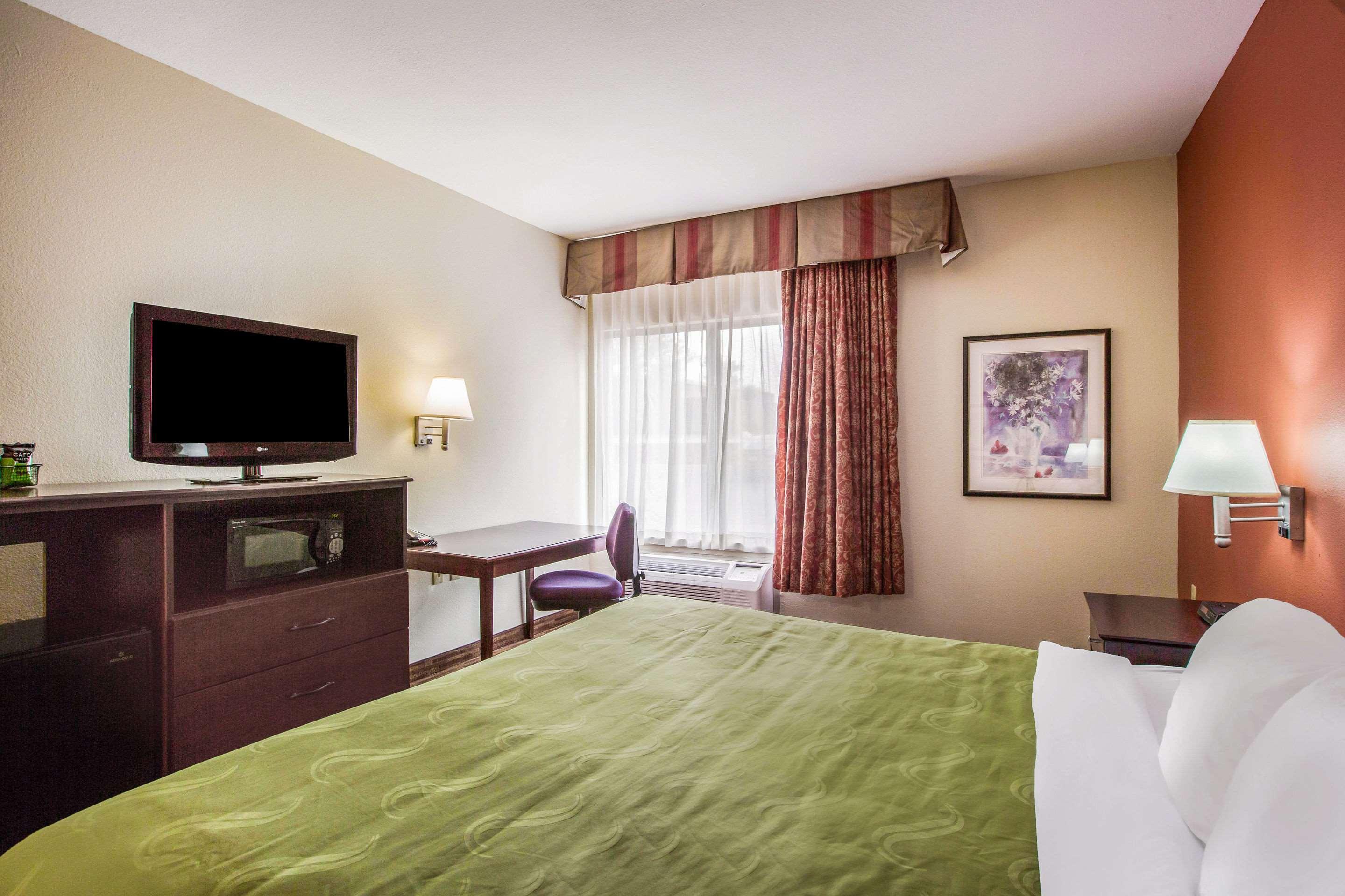 Quality Inn & Suites Lawrence - University Area Ngoại thất bức ảnh