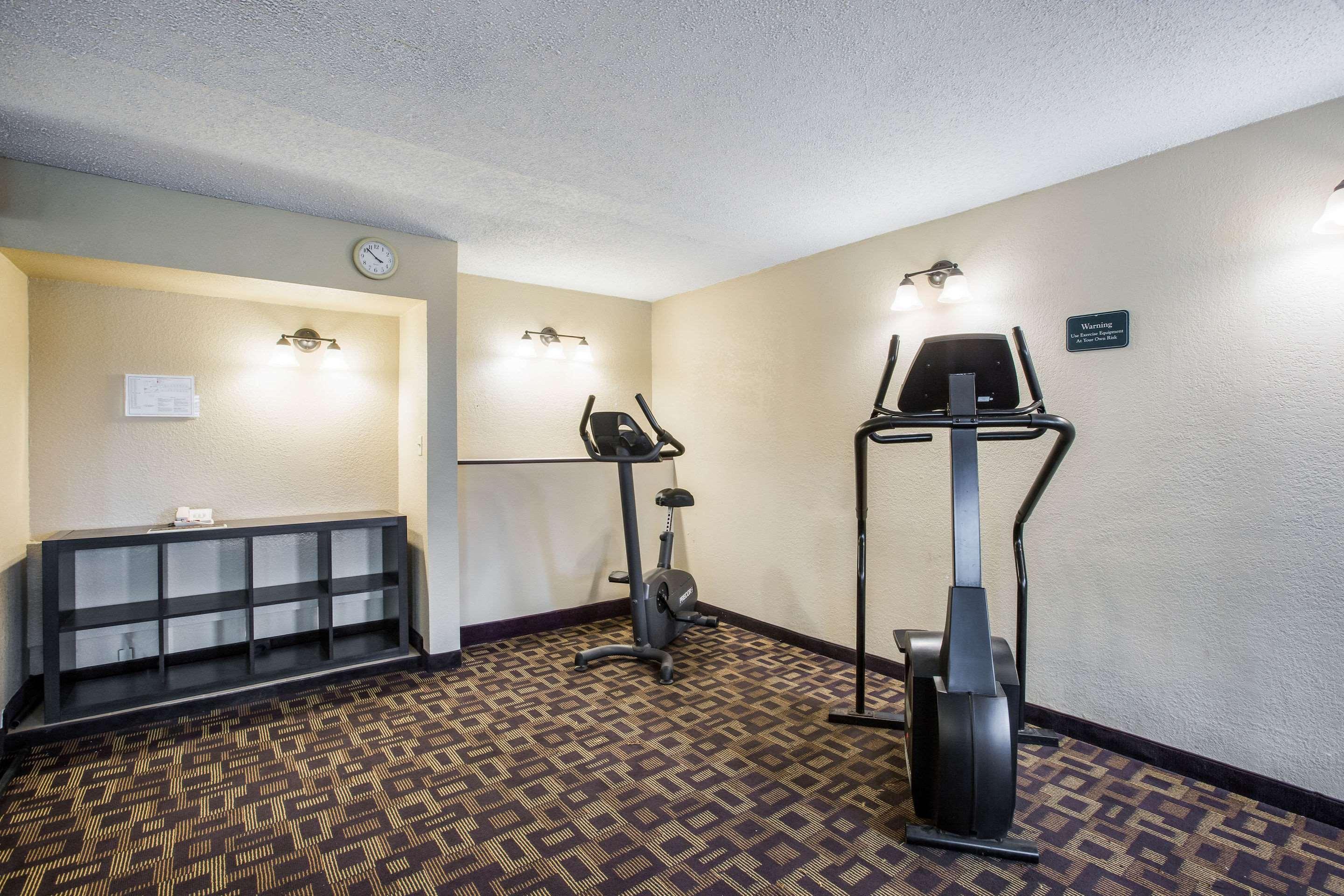 Quality Inn & Suites Lawrence - University Area Ngoại thất bức ảnh