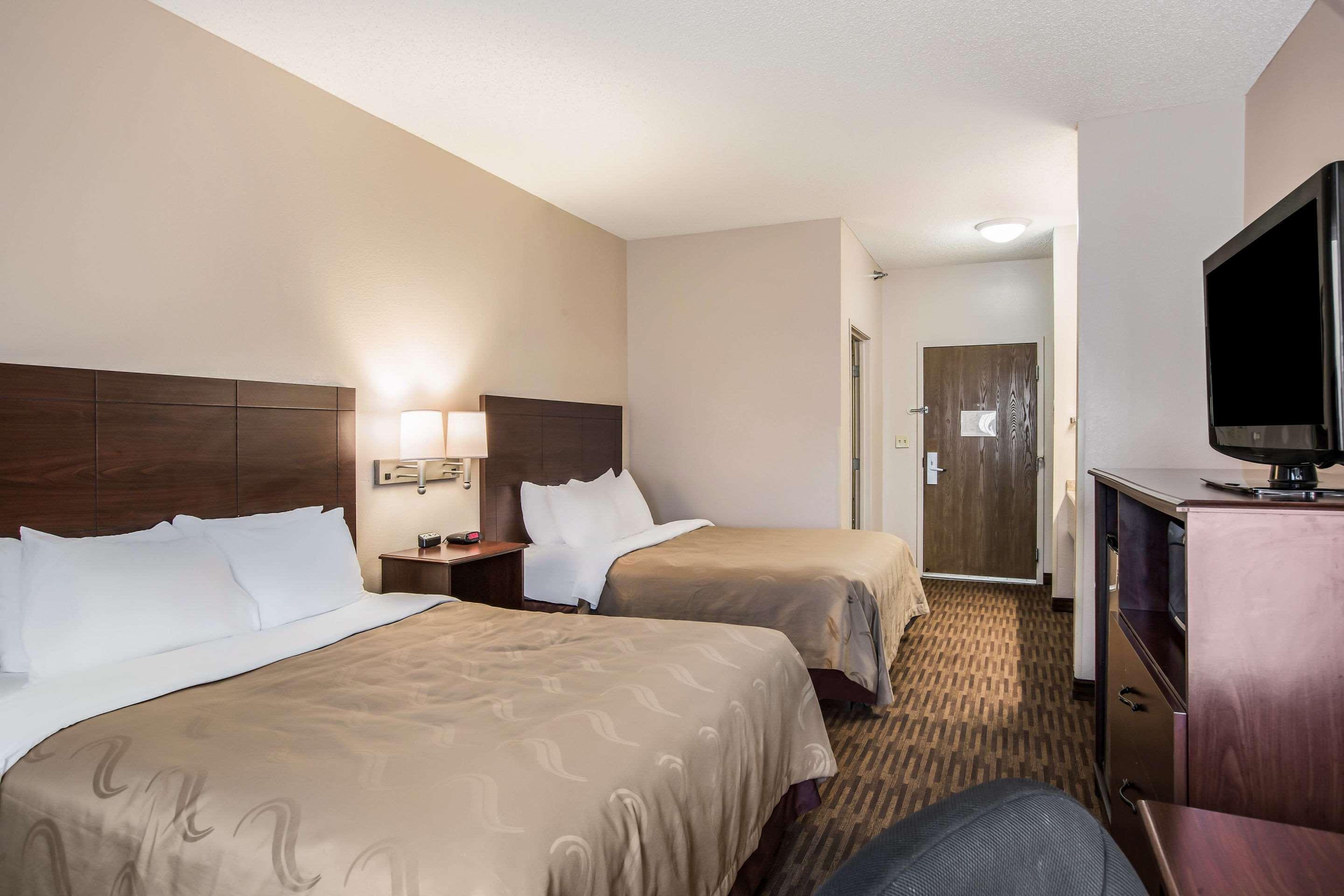 Quality Inn & Suites Lawrence - University Area Ngoại thất bức ảnh