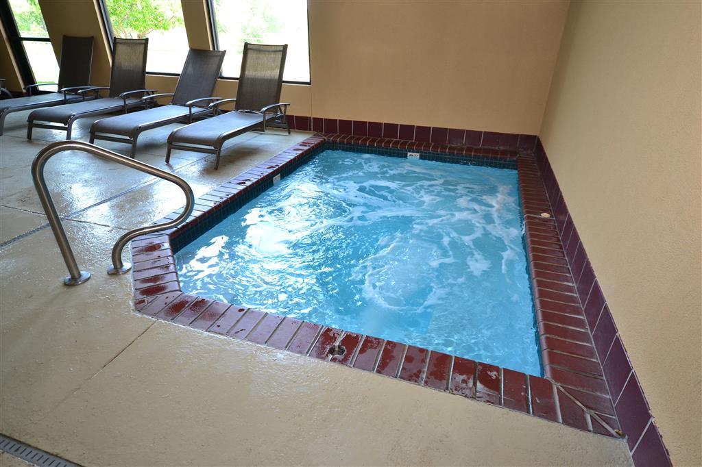 Quality Inn & Suites Lawrence - University Area Ngoại thất bức ảnh