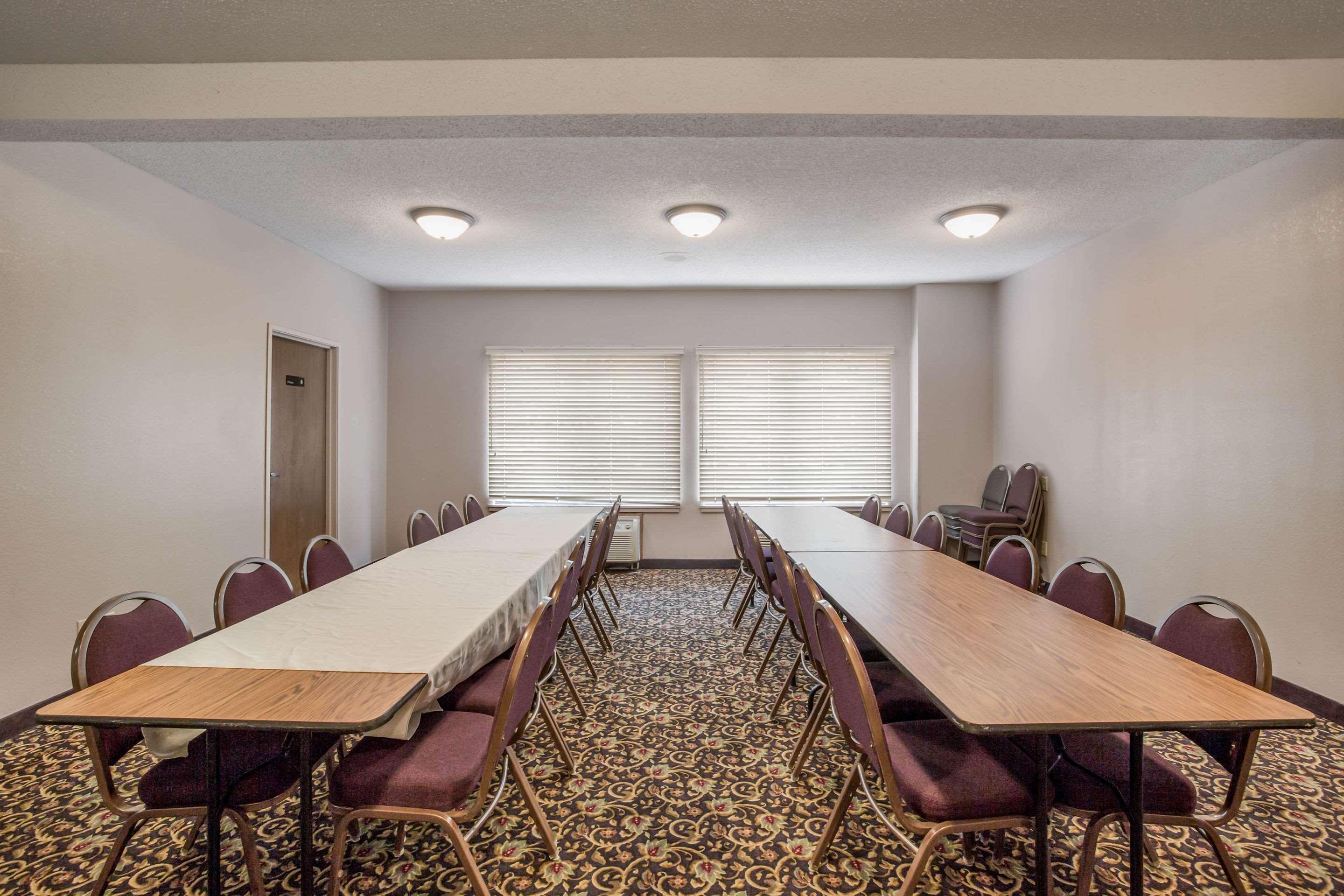 Quality Inn & Suites Lawrence - University Area Ngoại thất bức ảnh