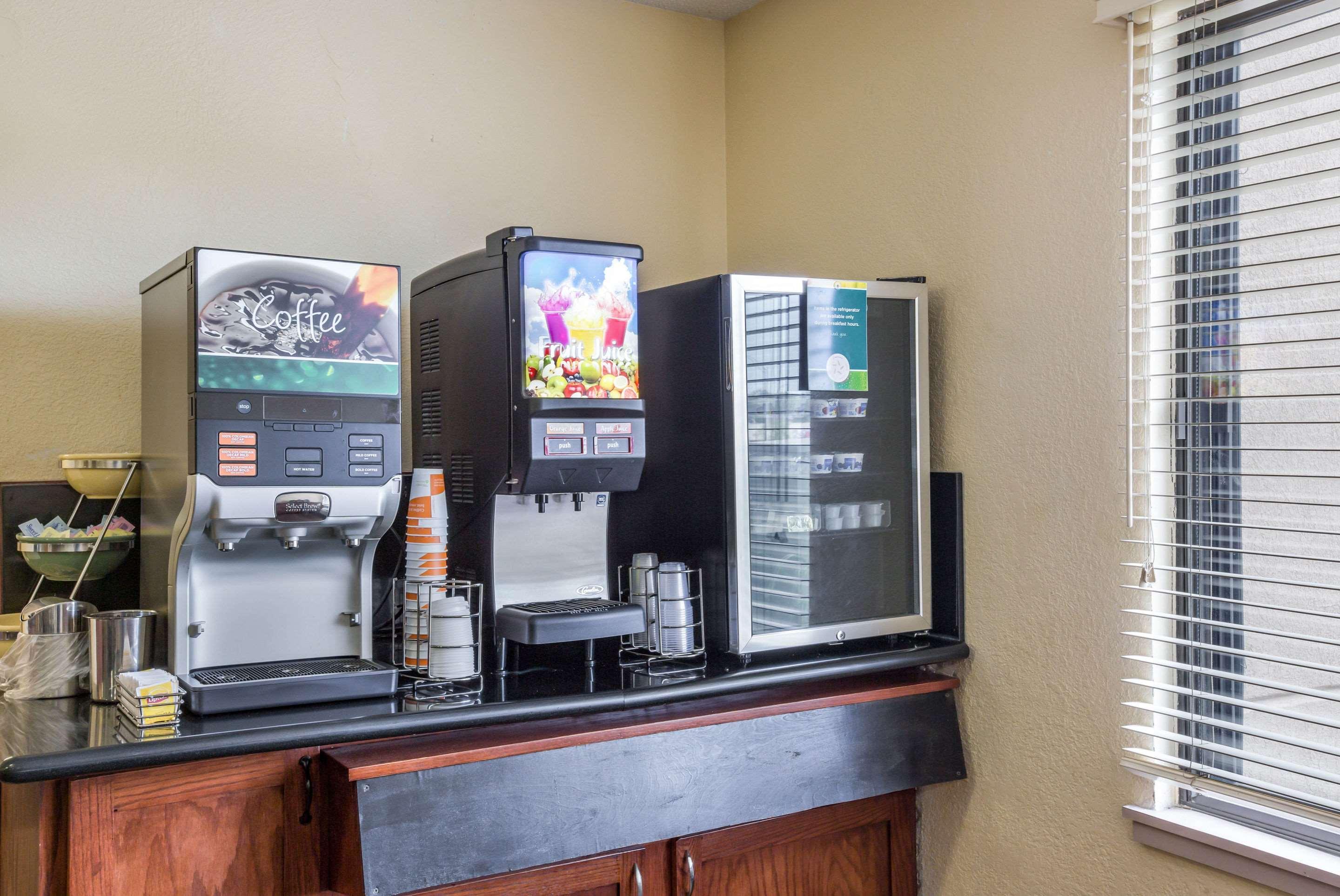 Quality Inn & Suites Lawrence - University Area Ngoại thất bức ảnh