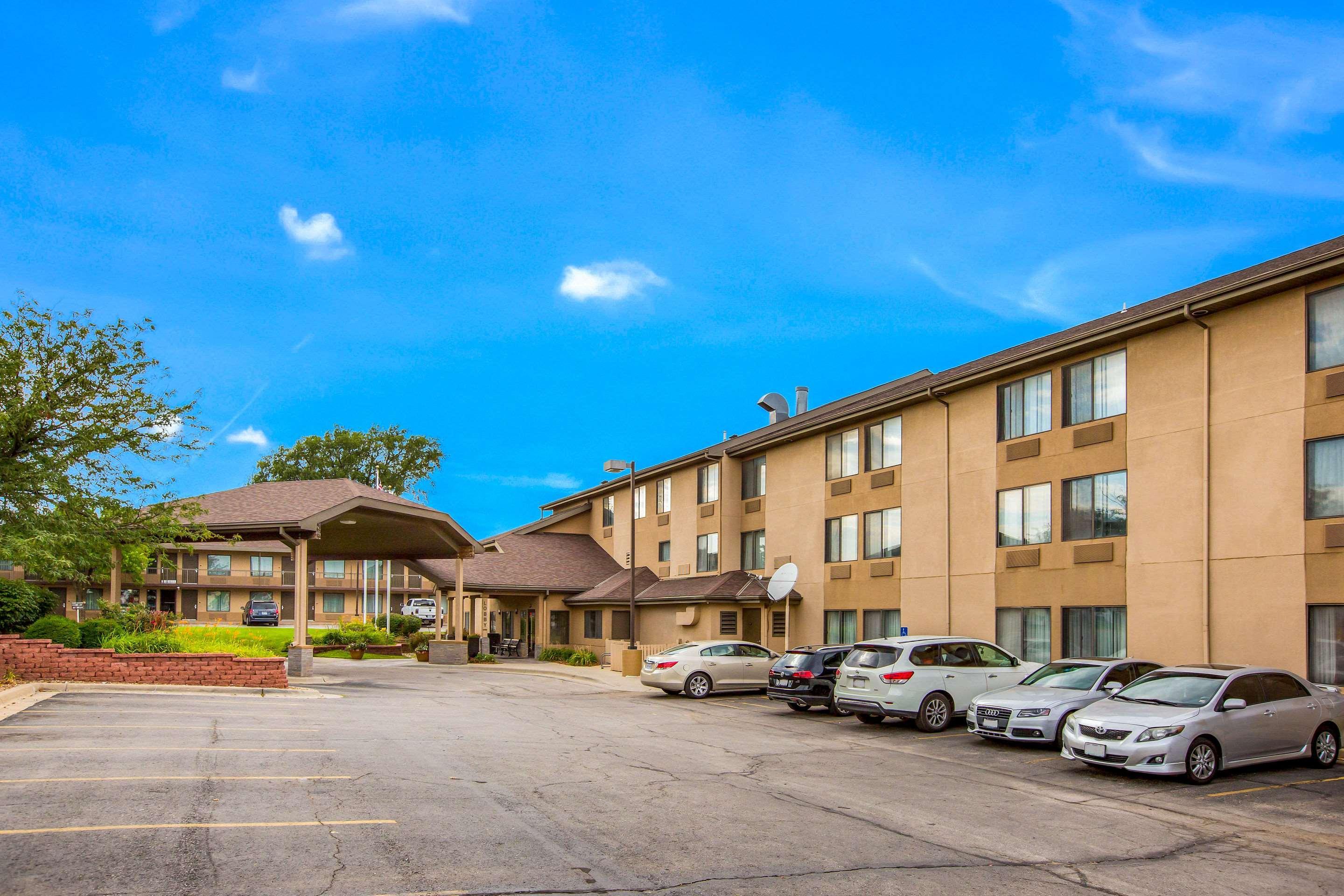 Quality Inn & Suites Lawrence - University Area Ngoại thất bức ảnh
