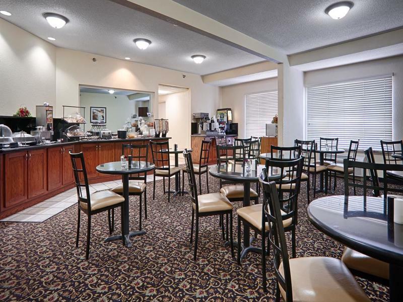 Quality Inn & Suites Lawrence - University Area Ngoại thất bức ảnh
