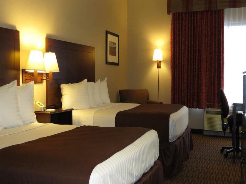 Quality Inn & Suites Lawrence - University Area Ngoại thất bức ảnh