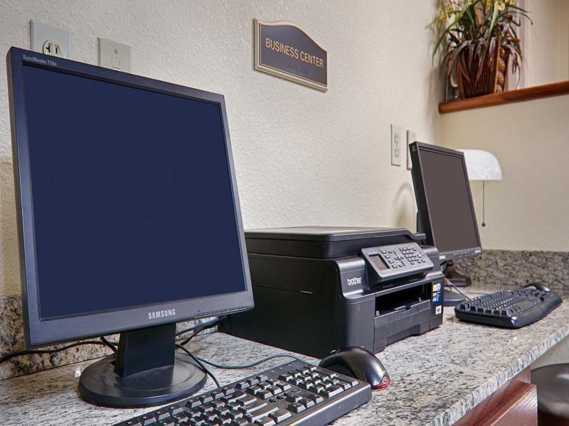 Quality Inn & Suites Lawrence - University Area Ngoại thất bức ảnh