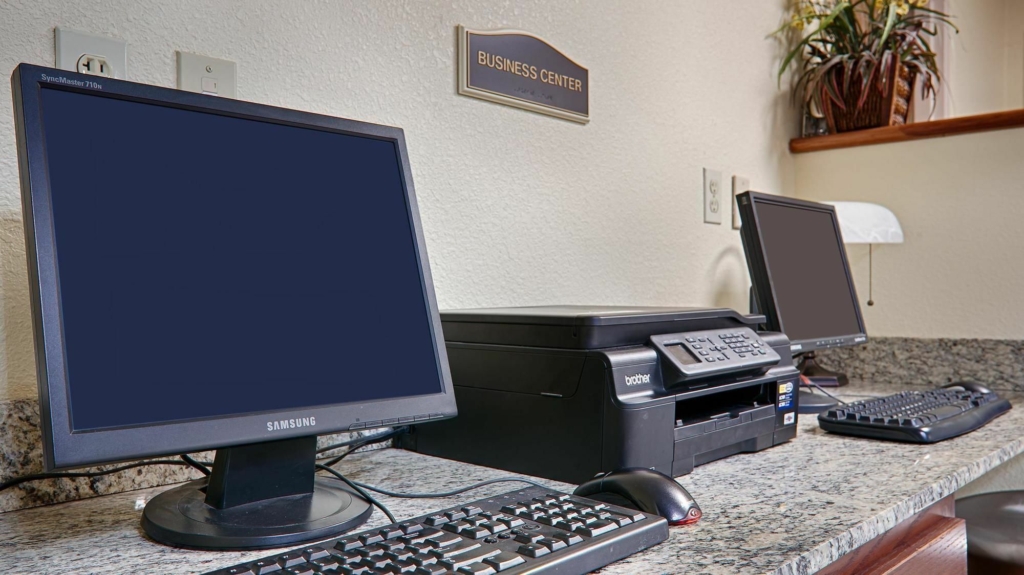 Quality Inn & Suites Lawrence - University Area Ngoại thất bức ảnh